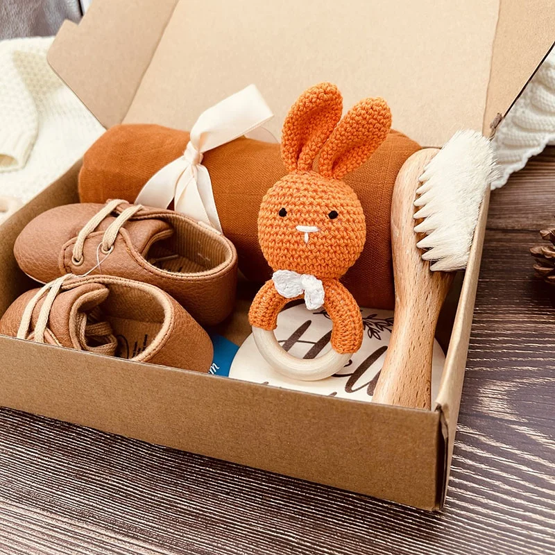 Custom Super Soft Bamboo Muslin Swaddle Bunny Teething Rattle Toys 4Pcs Set Baby Bathing Brush Milestone Newborn Baby Gift Set