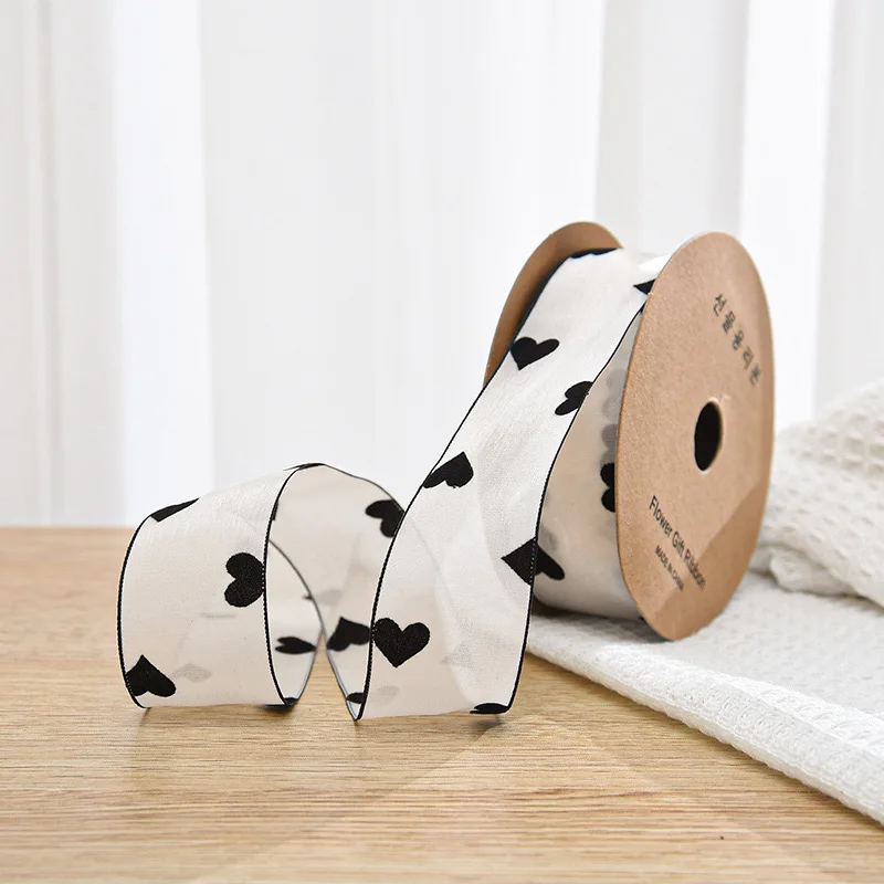 Лента из органзы с черным краем 4 см