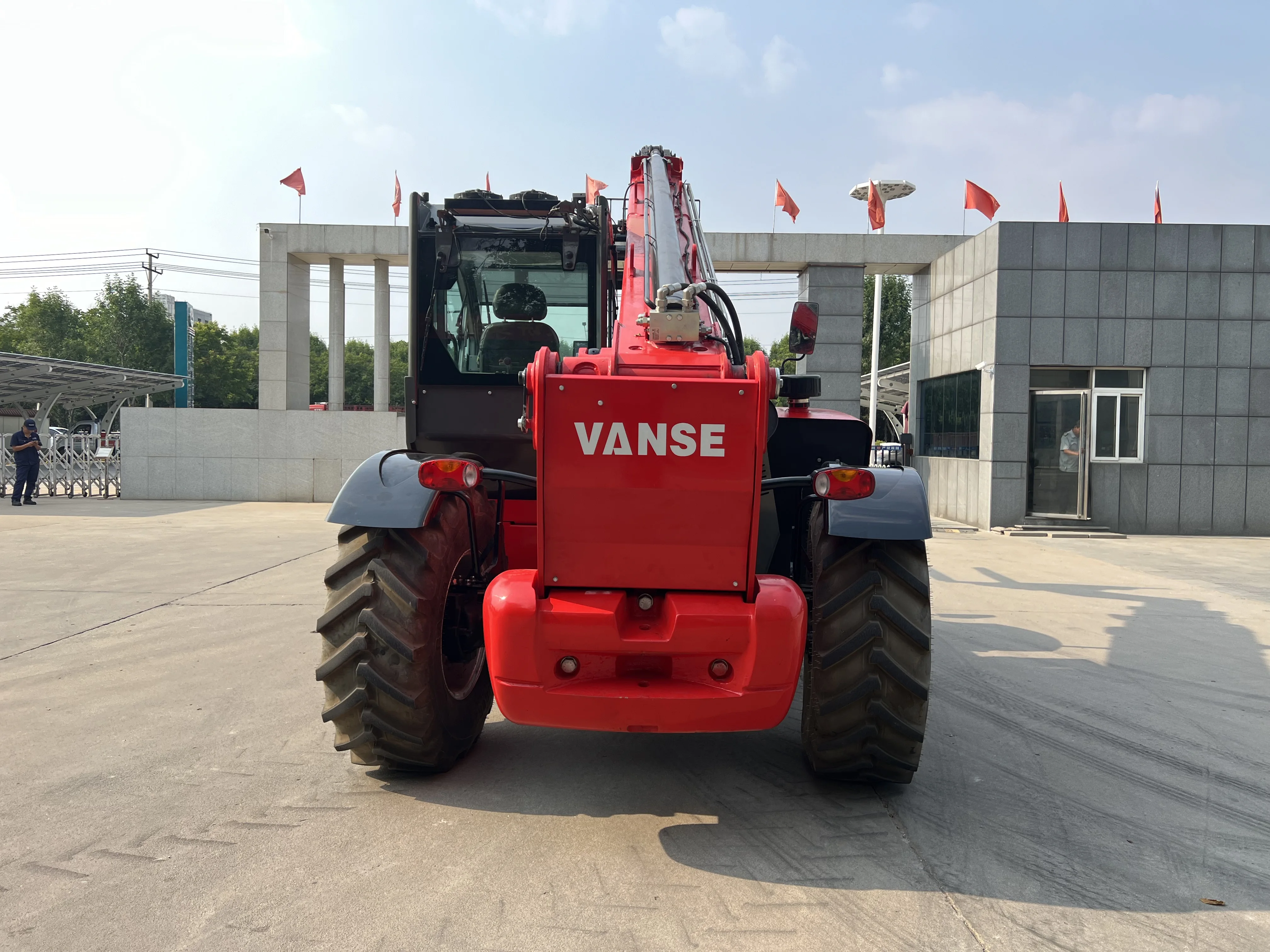 Diesel Telescopic Handler with 17 Metre Boom 3ton 4ton Load Capacity Construction Lifter
