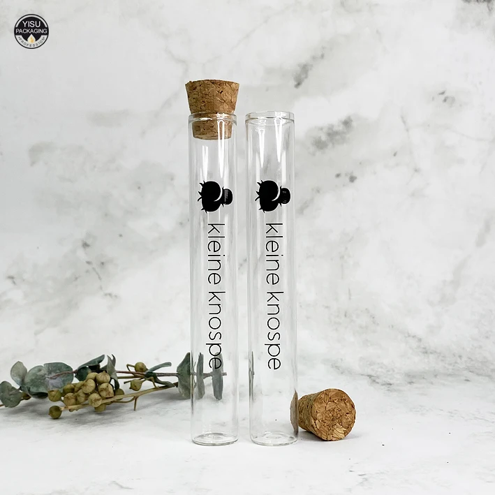 Стеклянная пробирка с пробкой