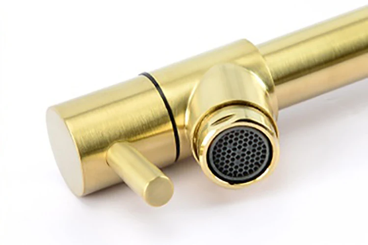 Mezclador de grifo de cocina con resorte semi profesional extraíble de latón negro con caño flexible