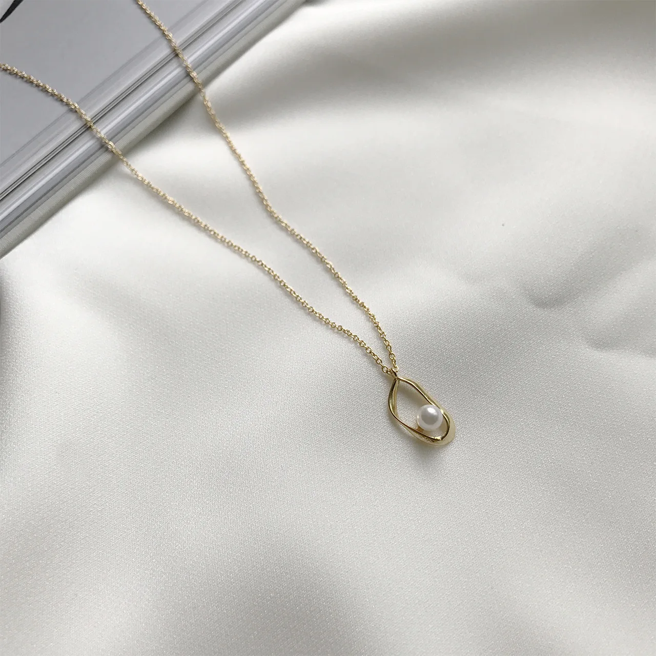 Light Luxury S925 Silver Irregular Pearl Necklaces Sterling Silver Geometric Pearl Pendant Necklace For Mom