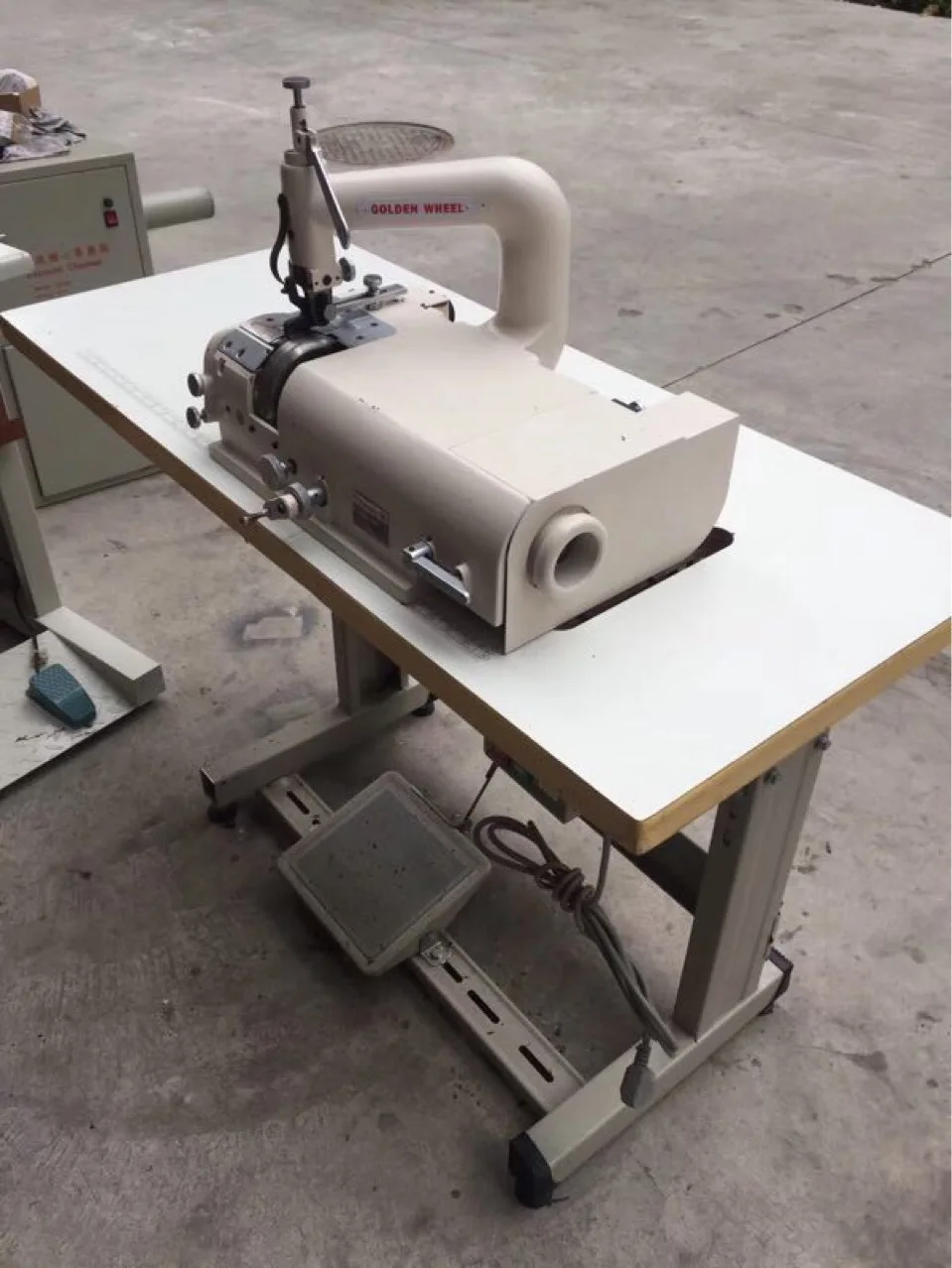 Good Quality CS-747 Golden Wheel Sewing Leather Machine Leather Bag Skiving  Machine With Low Price