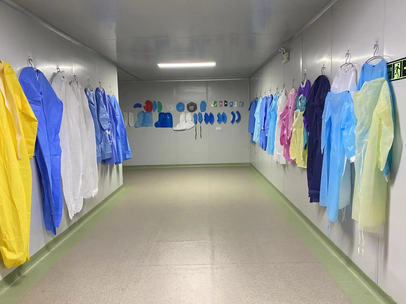 Plastic Disposable Coverall Safety Sandblasting Painter Suits Coverall