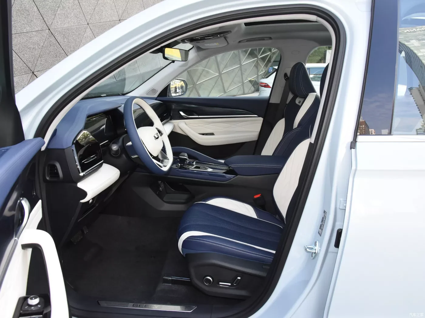 Geely Binyue Left Hand Drive 1.5 Turbo 177hp 5 Doors 5 Seats Ev Car