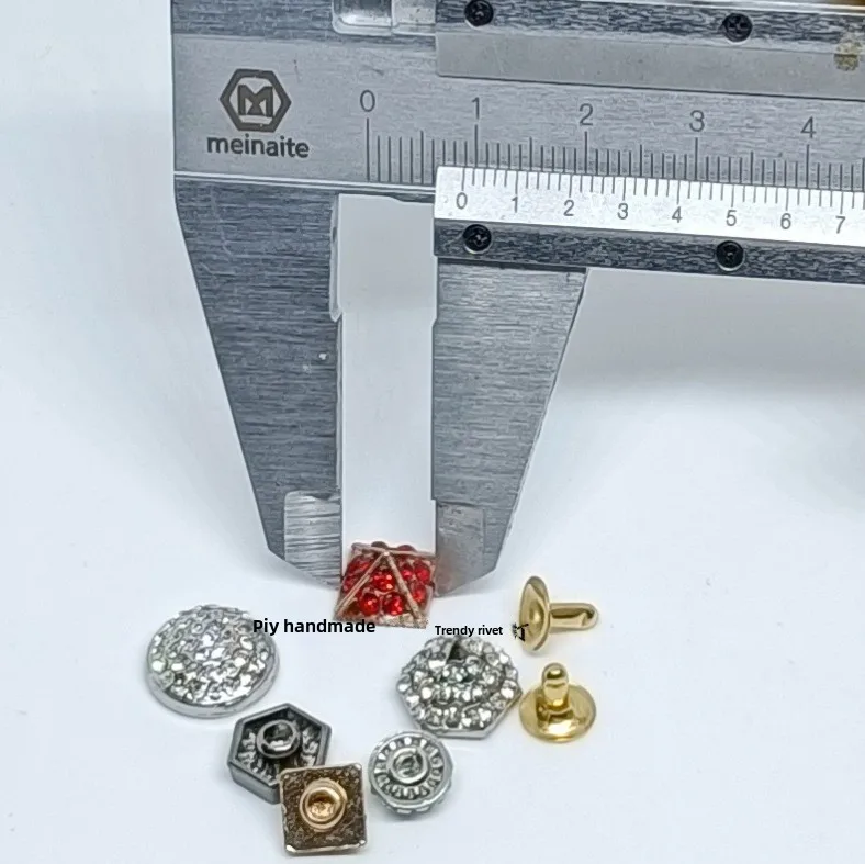 Квадратные заклепки для ногтей 8 мм