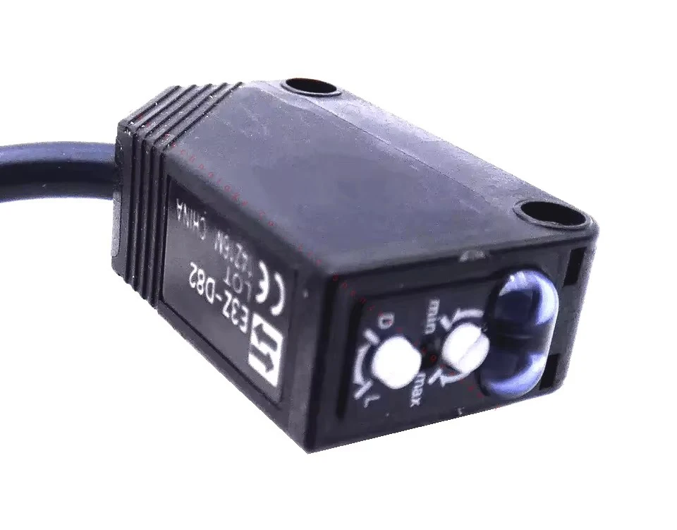 Gold Seller E3Z-D82   PLC  Controller  Server Driver  Brand New Original Spot