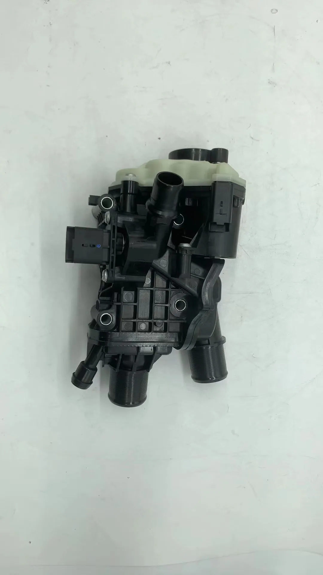 専用です。 9804160380 エンジン クーラント サーモスタット ハウジング