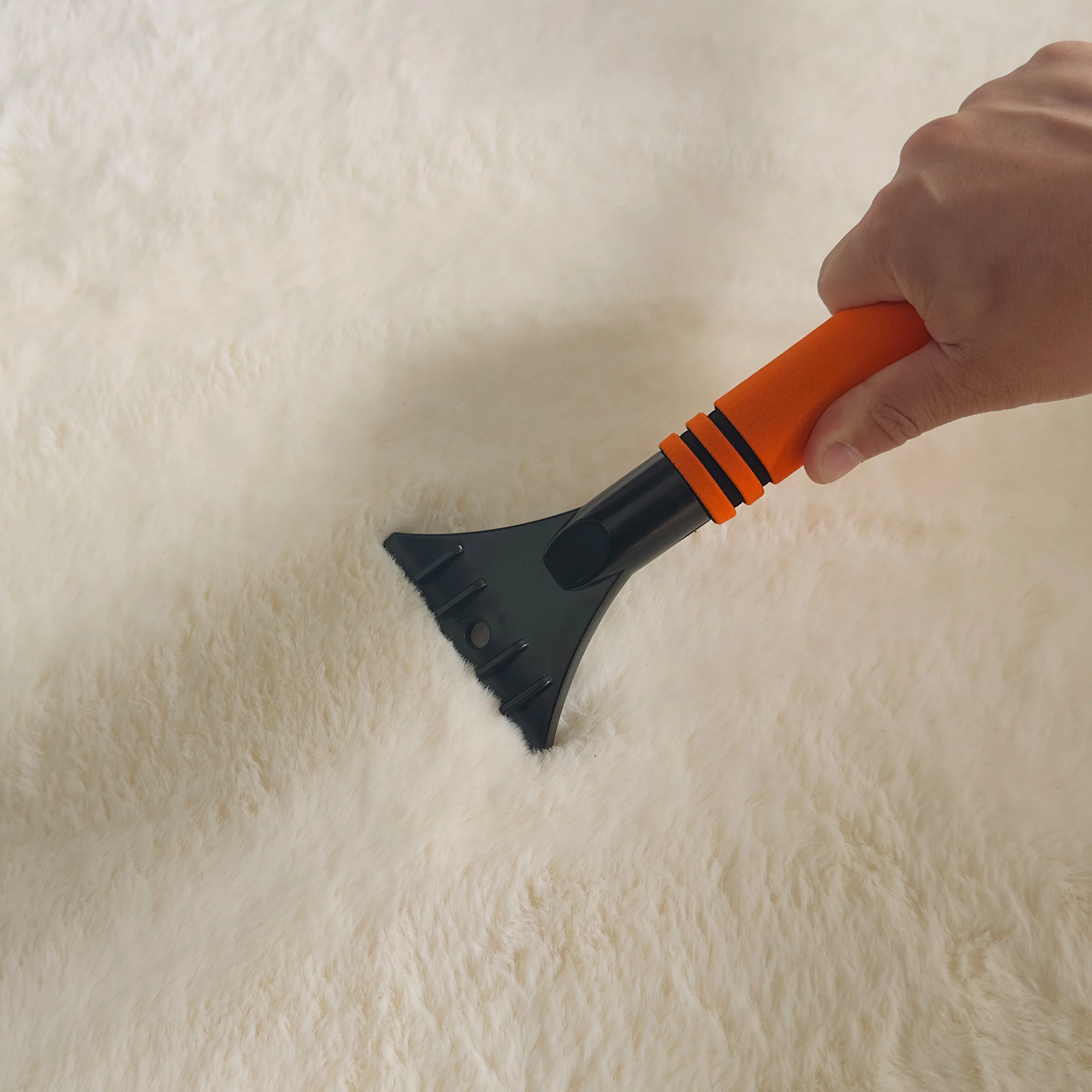 Щетка для уборки снега