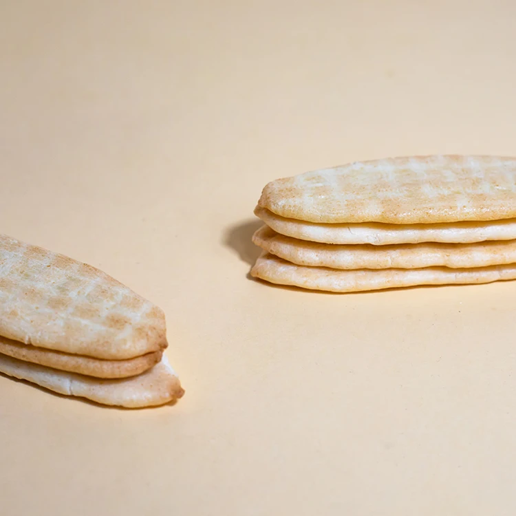 Пополнить питательный вкусный детский рисовый крекер есть с фруктовым пюре