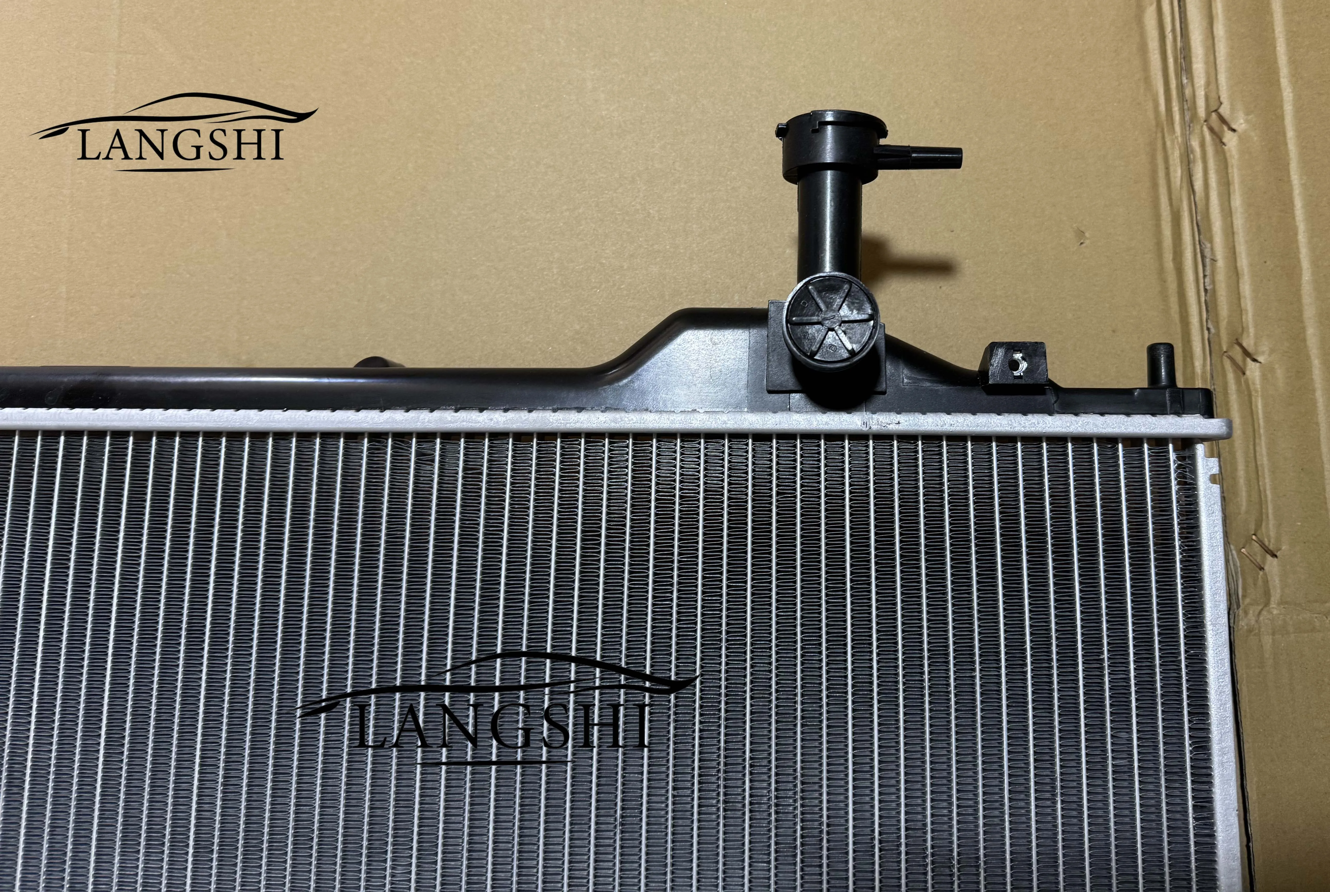 Langshi Factory MZ691047 Auto Radiator for MITSUBISHI OUTLANDER