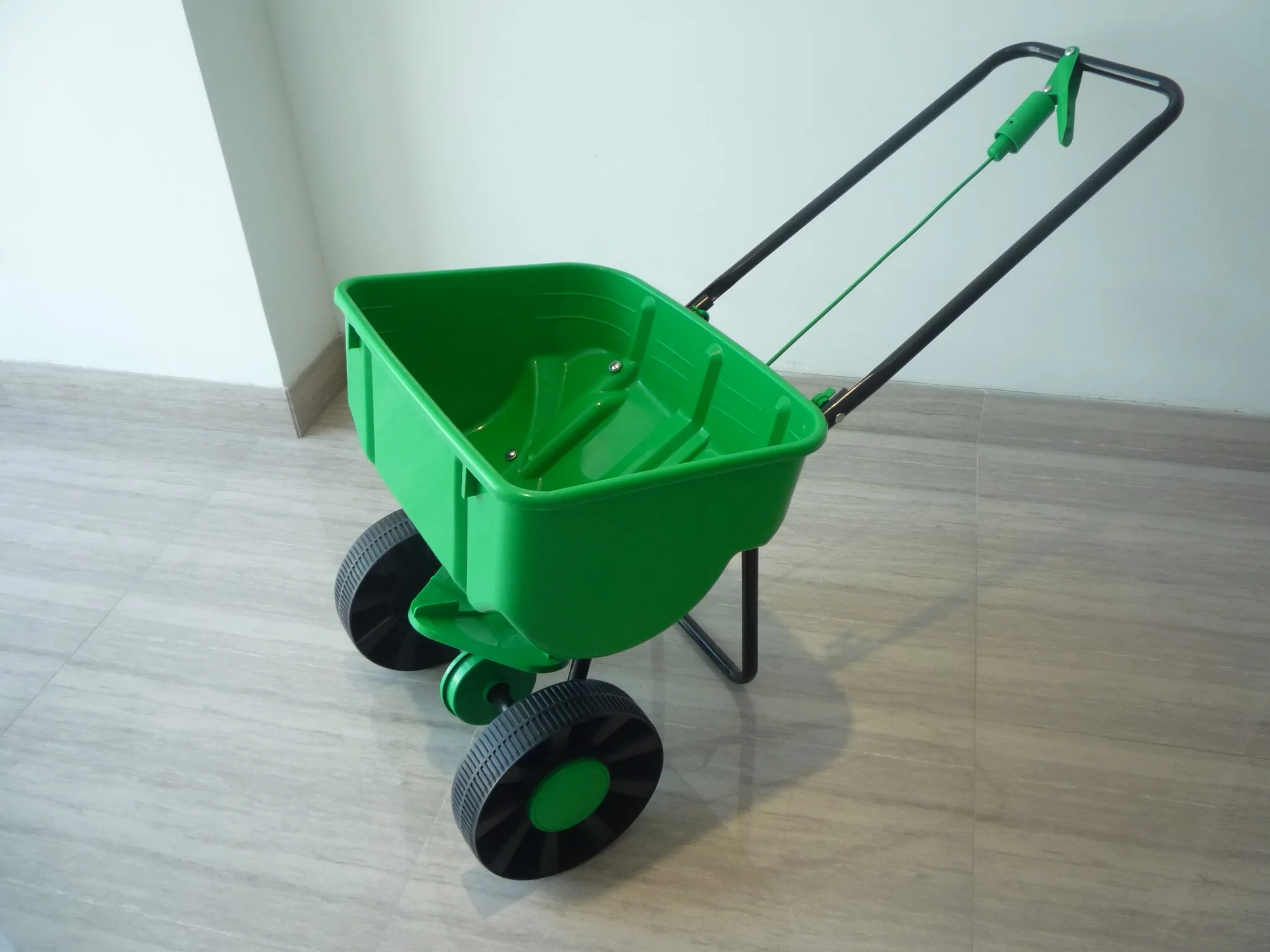 塑料草籽草坪手持施肥机 - buy 塑料施肥机,手持施肥机,草坪施肥机