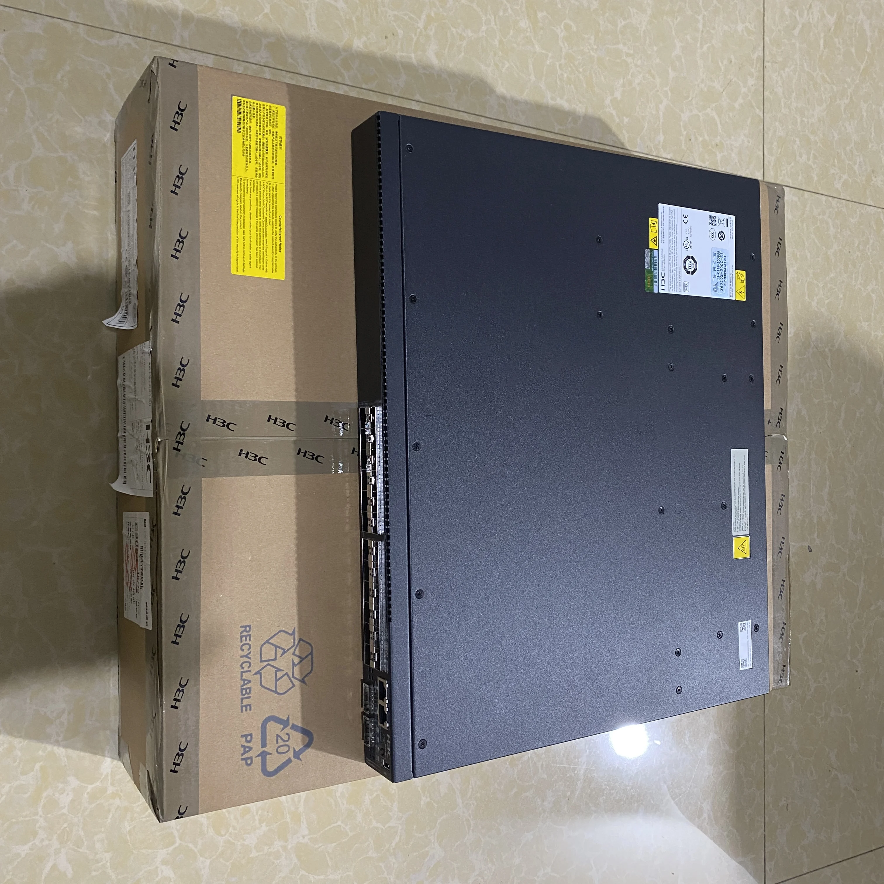 Network Switches Provide 24 10/100/1000BASE-T Adaptive Ethernet Ports LS-5130S-28S-EI