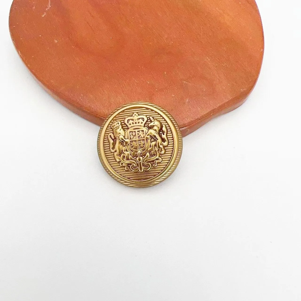 Gold Suit Buttons Custom Pattern & Size Metal Buttons for Coat 15mm 18mm 20mm Alloy Crown and lion Buttons