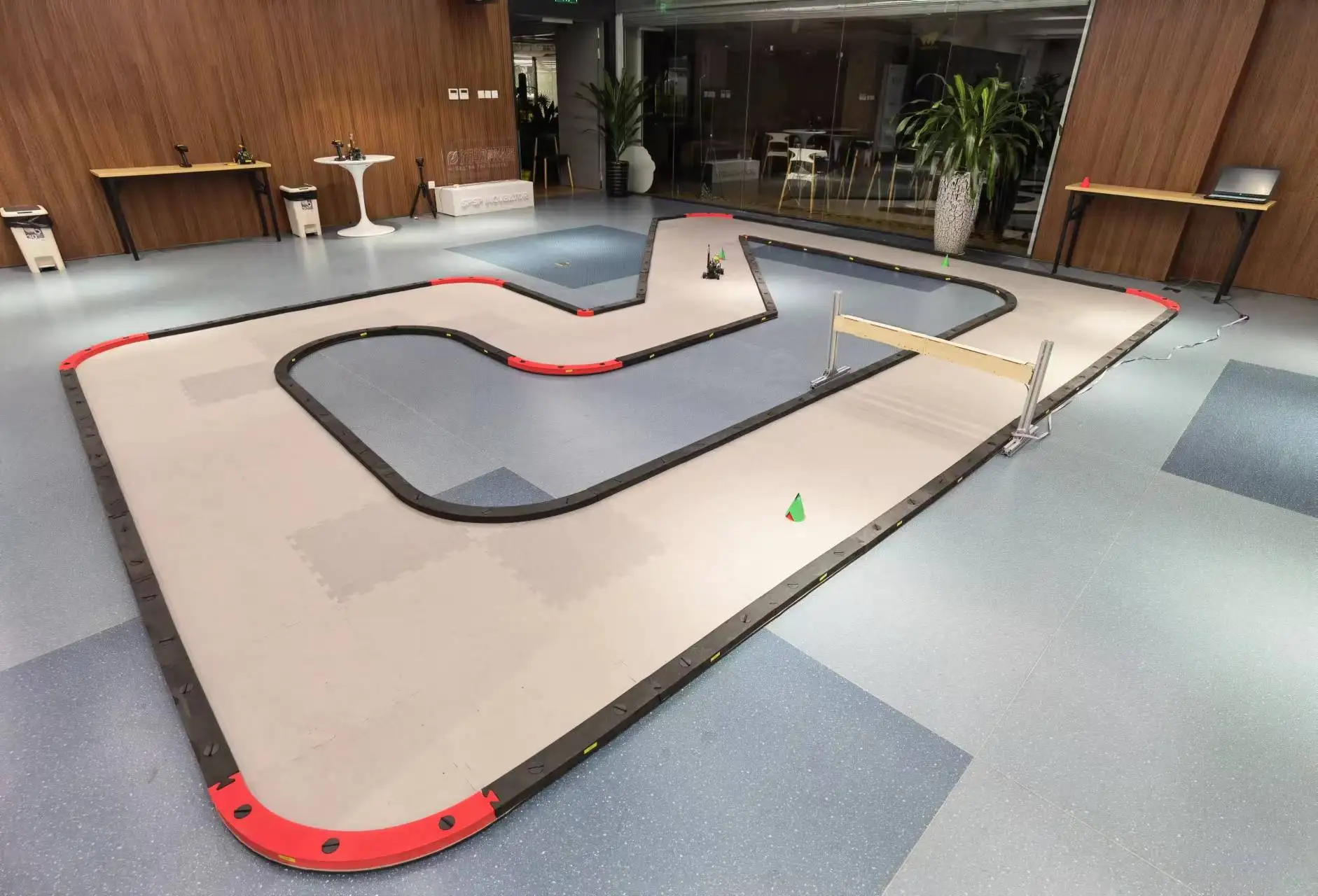 Mini-z Balap Sirkuit Balap Rc Track Luar Ruangan untuk 1/18 Rc On Road Car