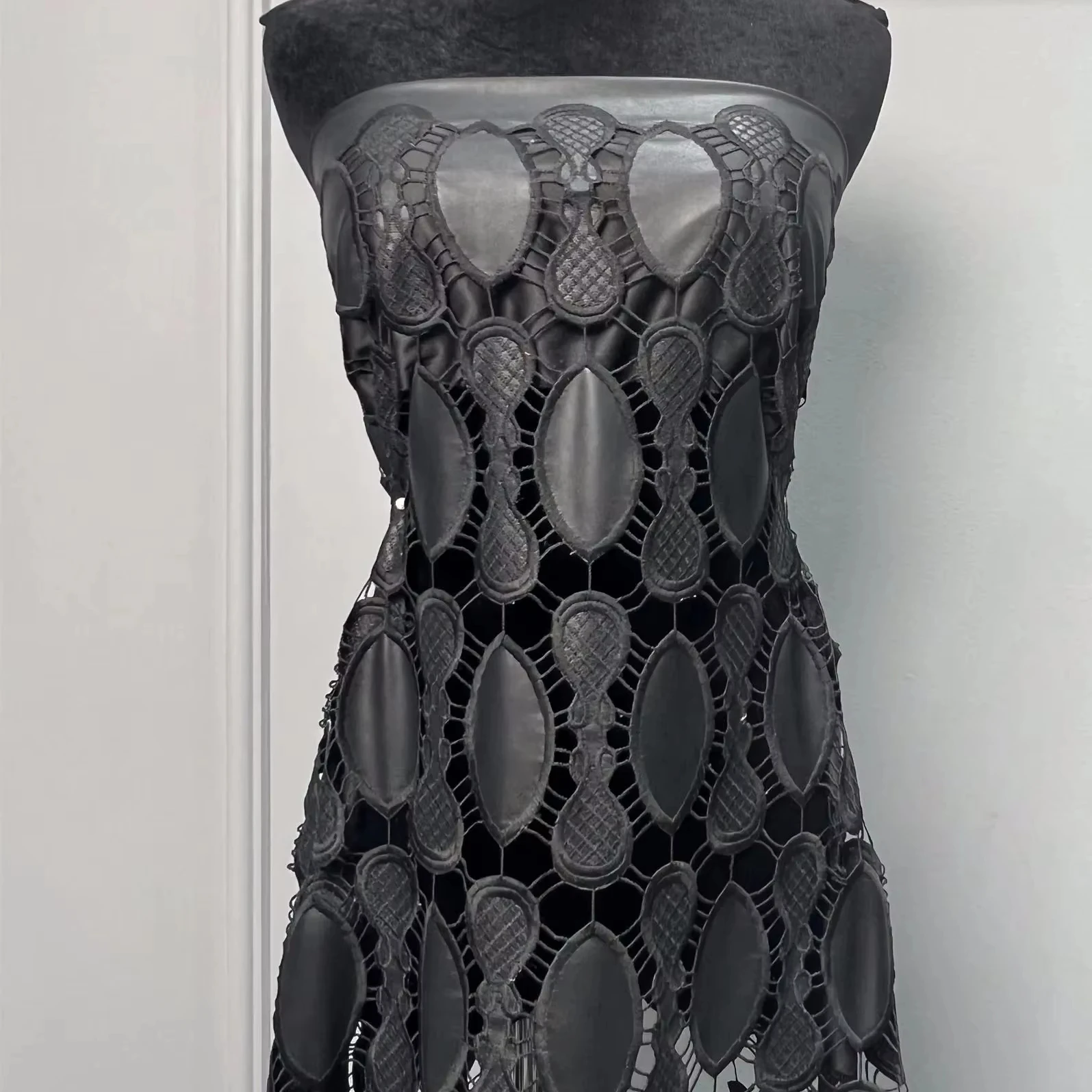 Pu Leather Laser Cut Black Laser-cut Leaf Embroidered Bridal Lace for  Wedding Dress Fabric
