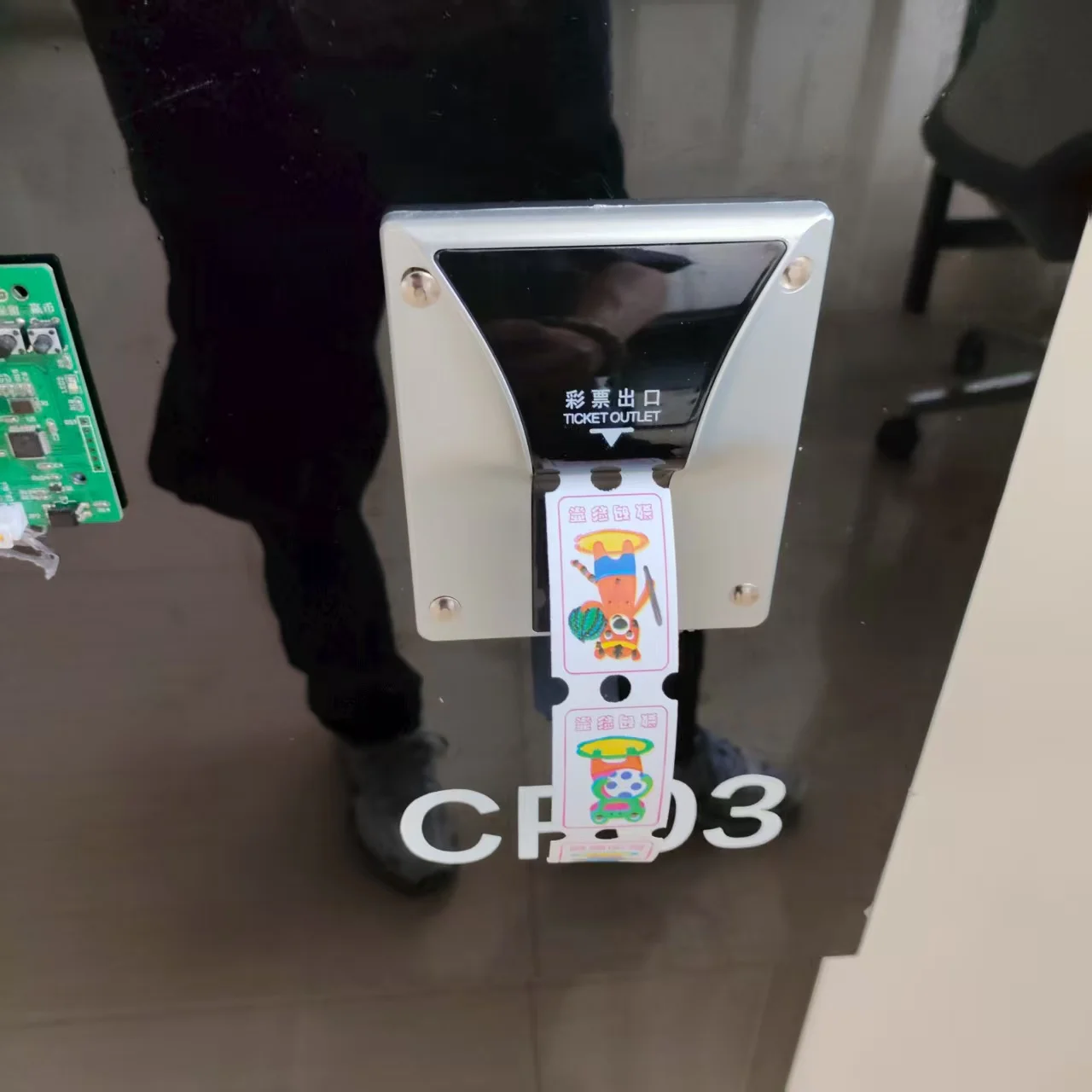 Cost Saving Plastic Arcade Ticket Payout Machine Spanish Support 1 Year for Prize Redemption Games FUNOVA Ticket Dispenser factory