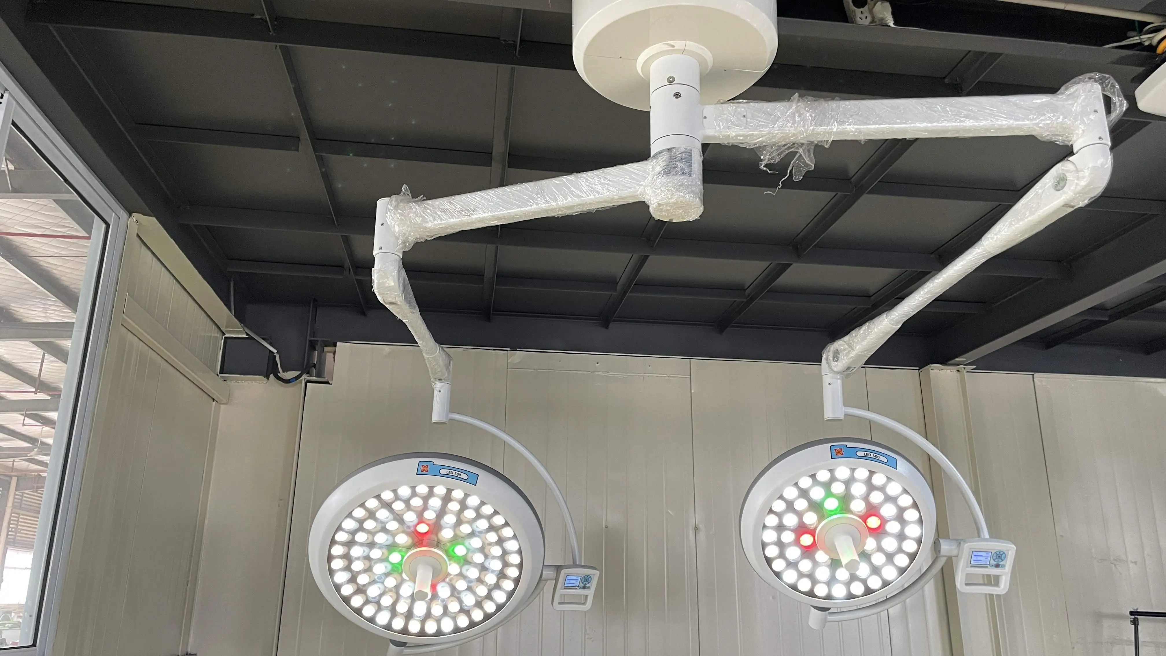 Led Ot Light Double Dome Operating Lamp LED Celling Ot Lights 180000 lux Operating LED Scialytic Lamp for Surgery