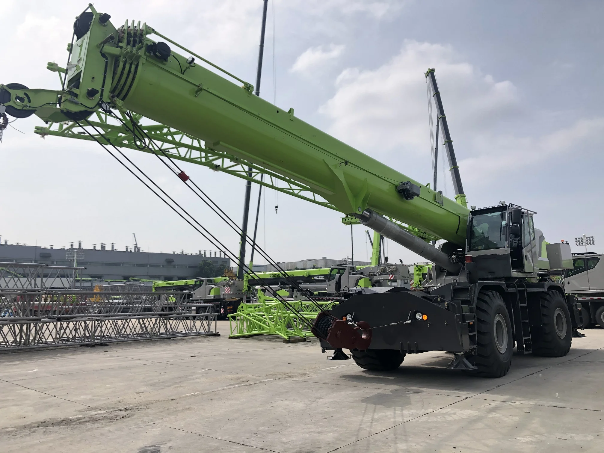 Zoomlion Mobile Crane 110 Ton Rough Terrain Crane ZRT1100