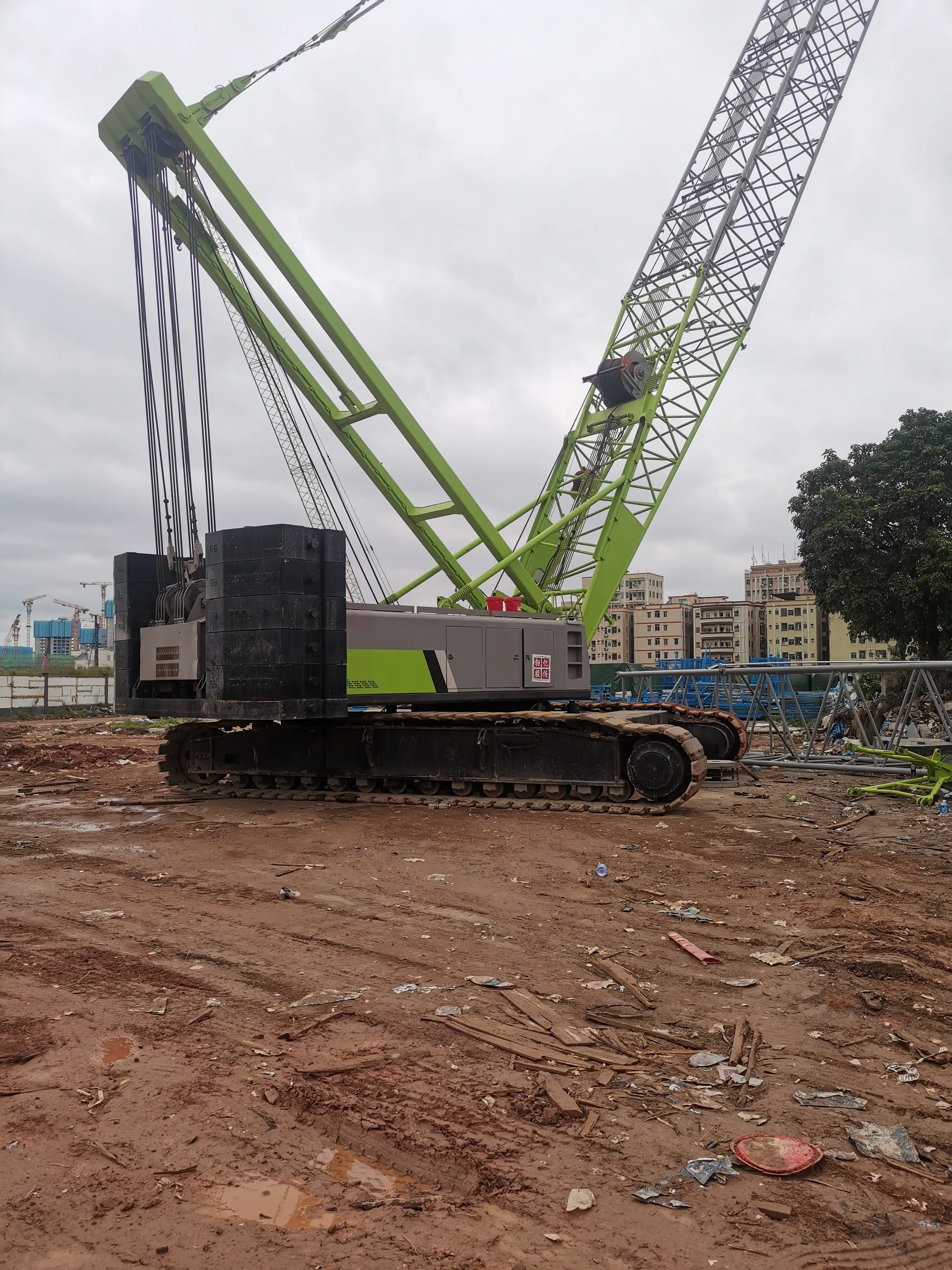 Good Condition Zoomlion 260T Used Crawler Crane QUY260 Energy Efficiency