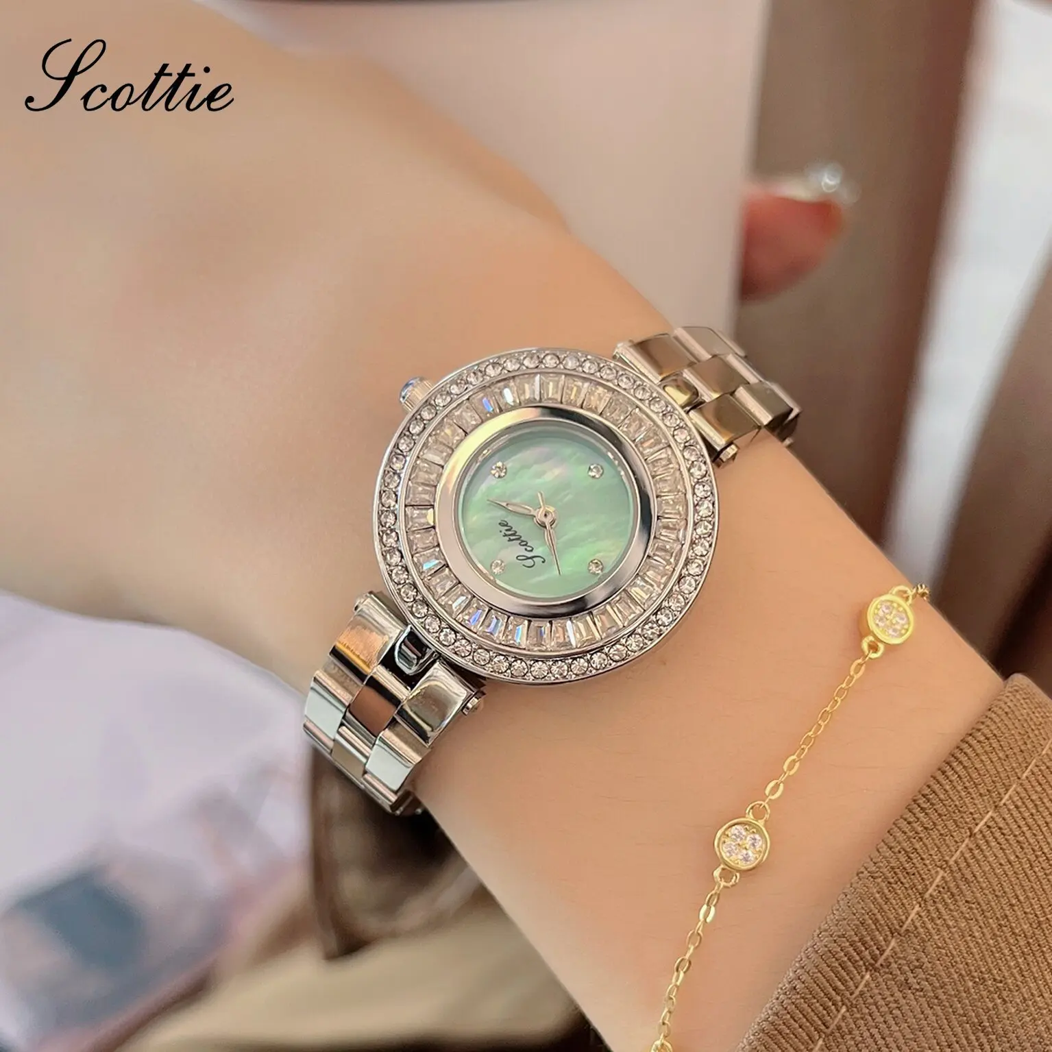 Diamond Quartz Women's Watch OM-195427