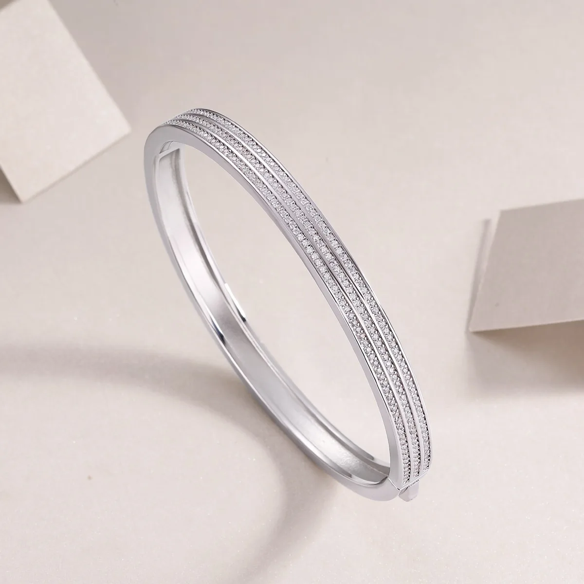 Silverly Brazalete Cruzado Martillado Plata De Ley 925 Mujer | Brazalete Ajustable Diseño Cruzado | Diseño Minimalista Moderno Doble Capa | Joyas Contemporáneas Texturizadas Damas Día A Día