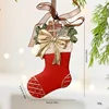 Calcetín navideño con lazo rojo