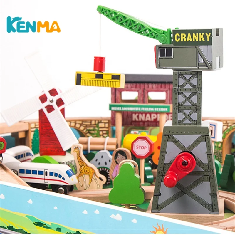 
110 шт. настольные игрушечный Игровой набор «Томас и его деревянный поезд трек игрушки деревянная железная дорога стол треков 