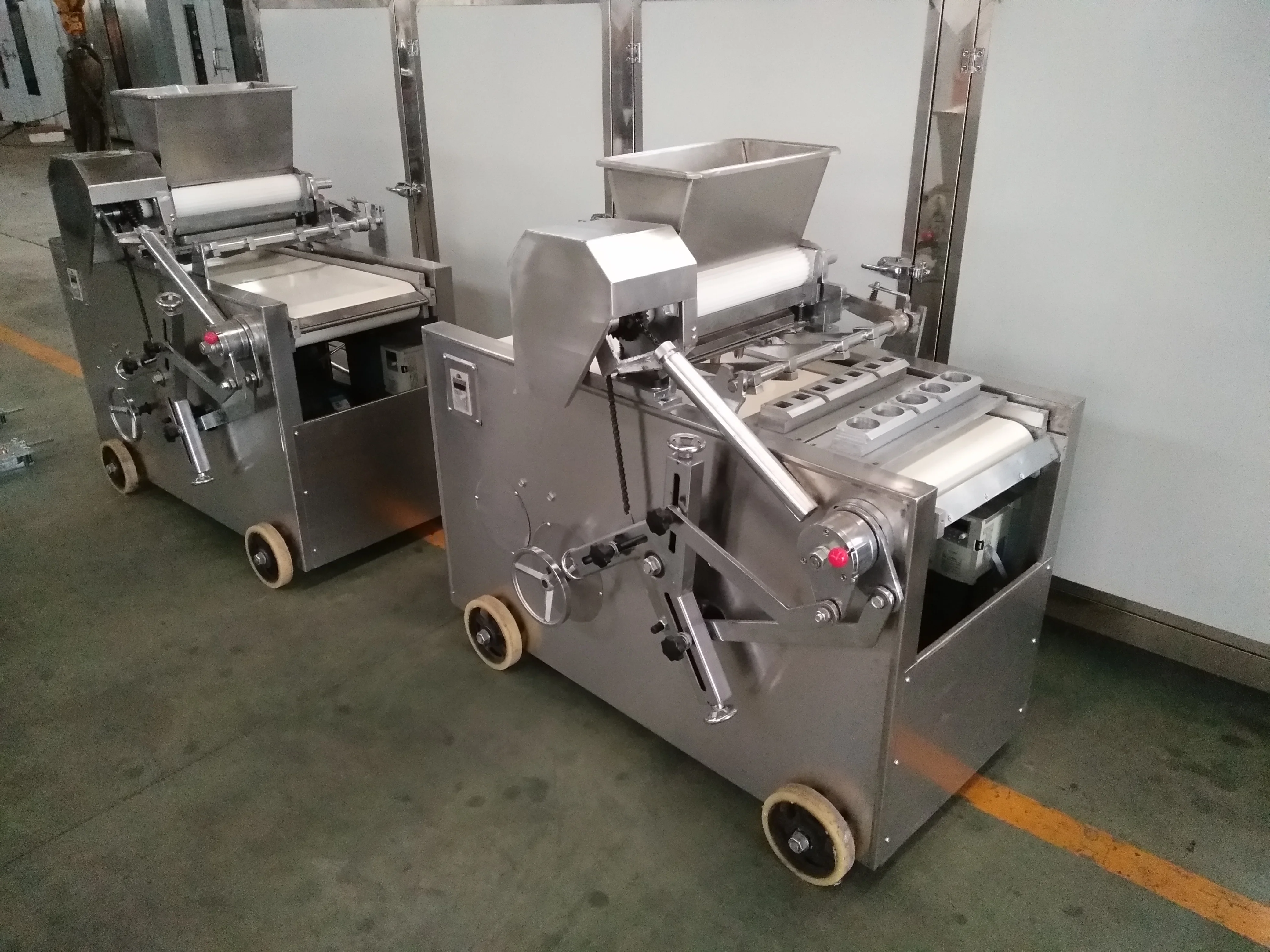 Automatic Bakery Soft Gingerbread Cookies Maker Machine Small Cookies Depositor Machine