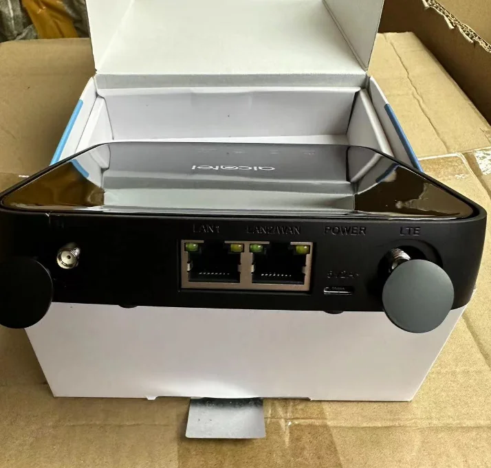 Alcatel LINK HUB Homespot HH40V white Router LTE 4G Hotspot Alcatel LINK HUB Homespot HH40V white Router LTE 4G Hotspot