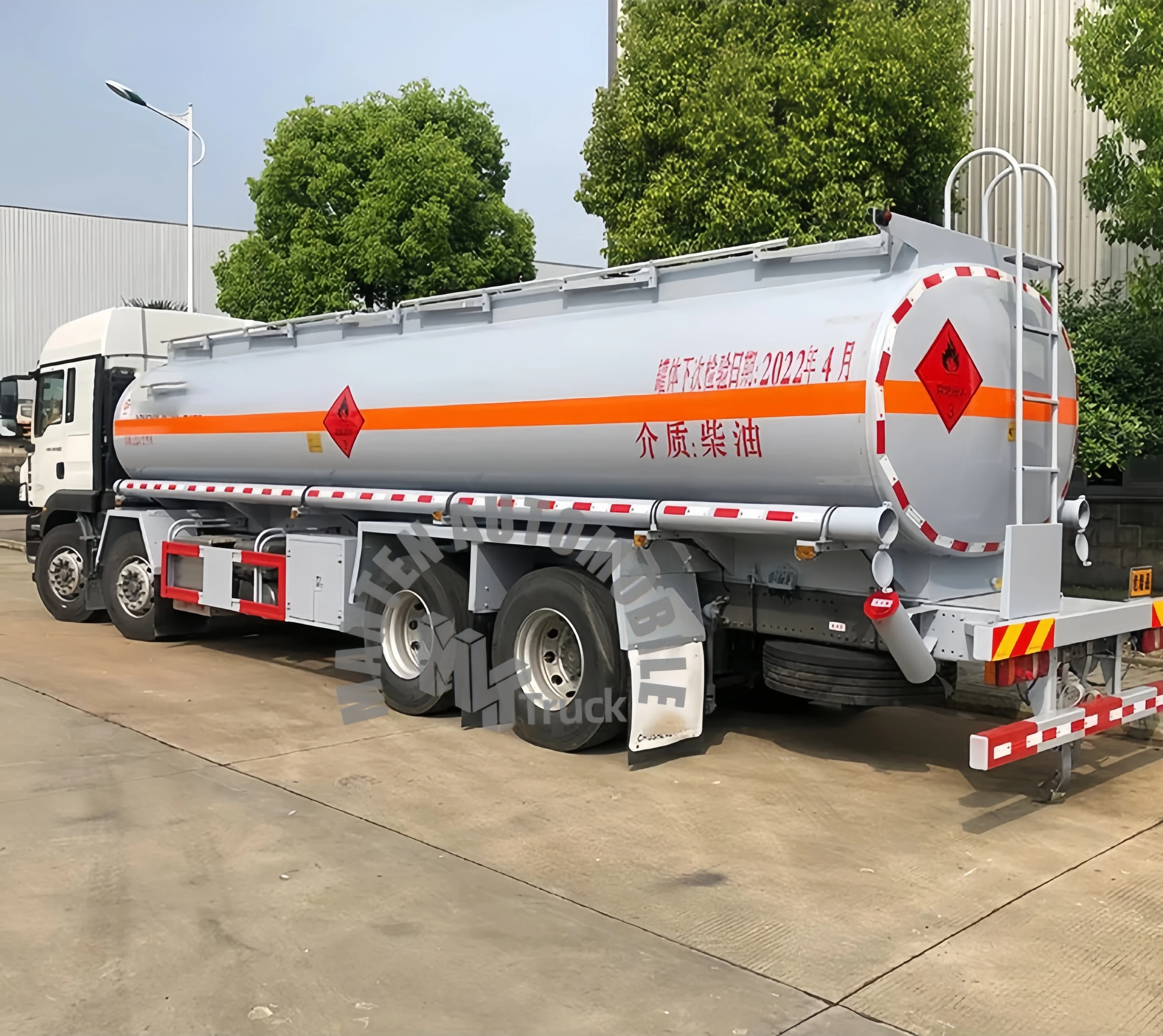 Sinotruk HOWO New Used 8X4 Refueling Bowser 30cbm Mobile Fuel Bowser