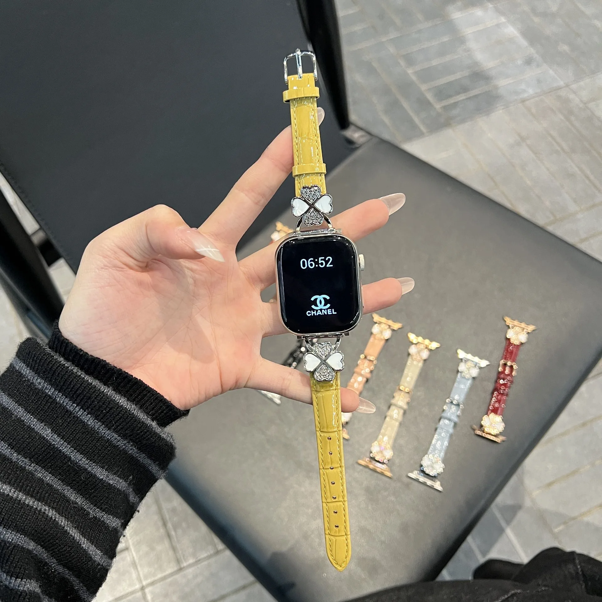 Lemon yellow - silver buckle