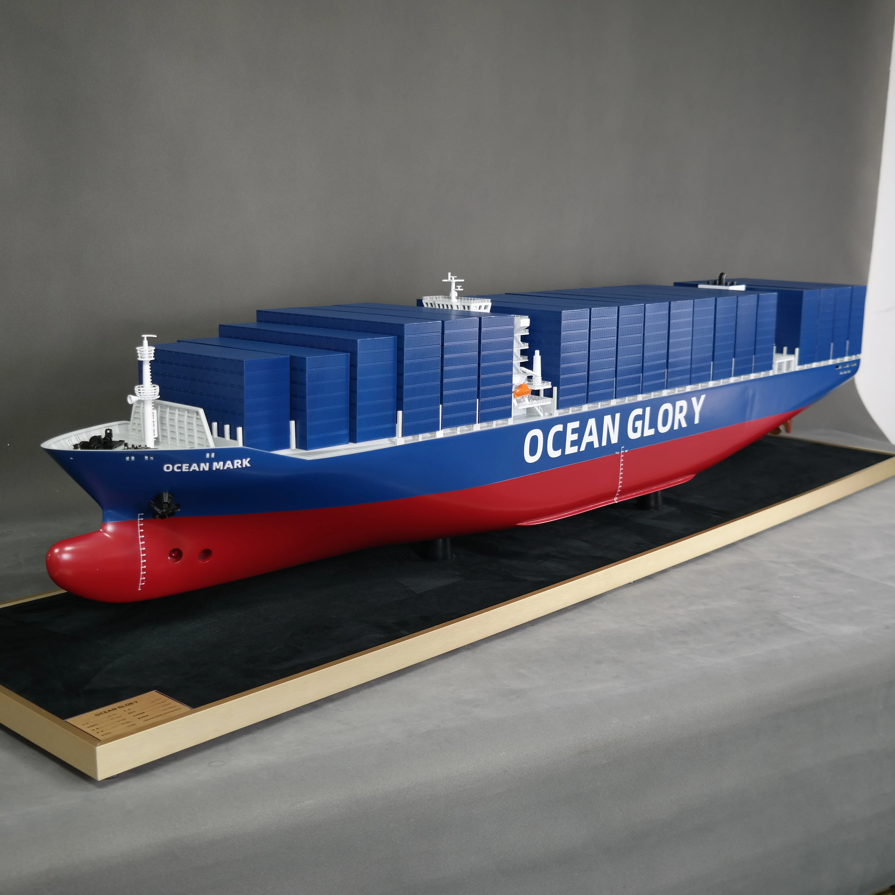 X O.A.S Factory's 183cm Shipping Container Ship Model Gift for Ship Lovers with Flashing Feature