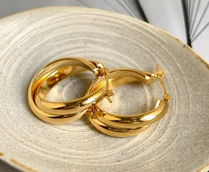 2026S925 Sterling Silver Unisex Stud Earrings Claw Setting Unique Butterfly Pattern Zircon Classic Religious Style for Party