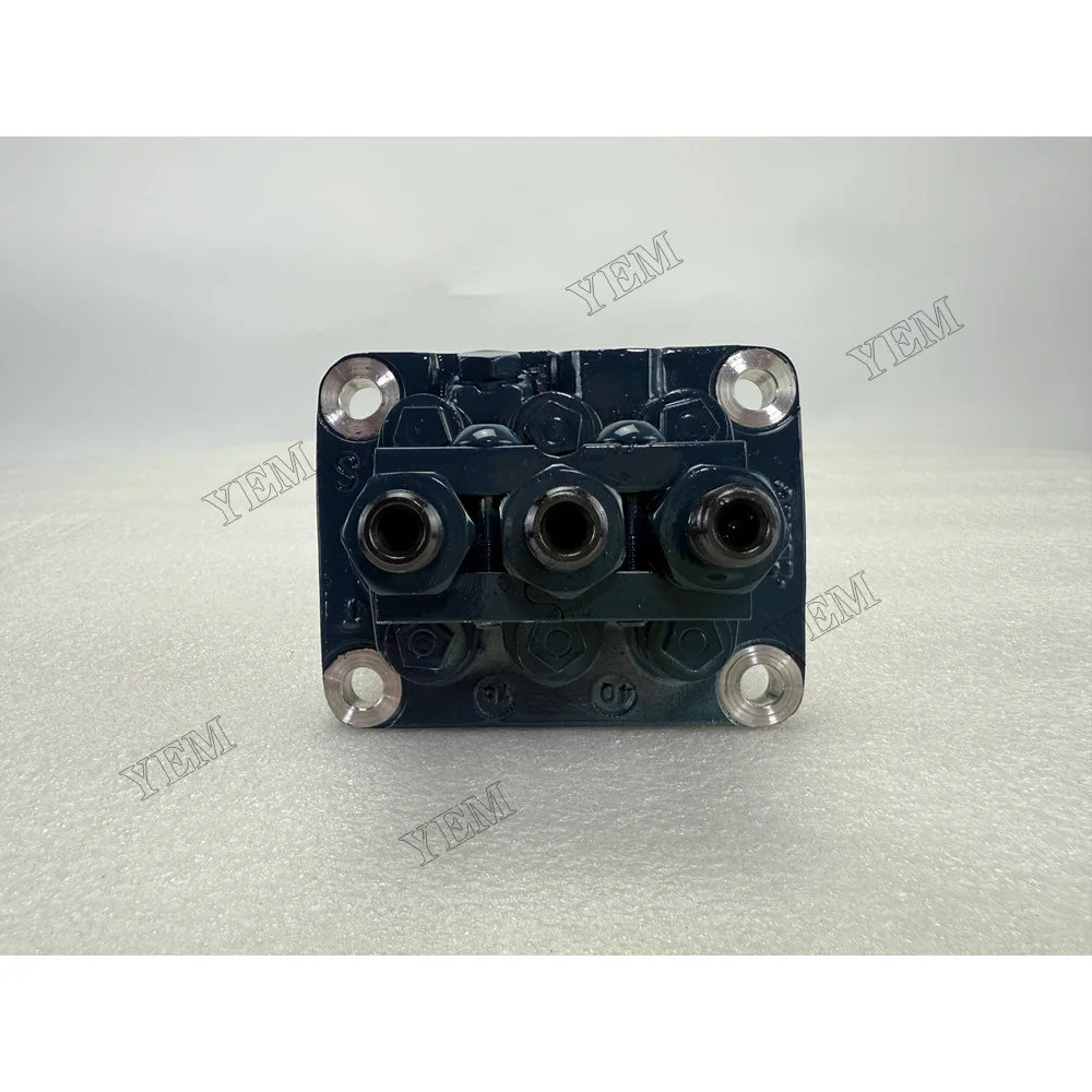 Fuel Injection Pump 1J871-51012 for Kubota D1703 Engine Parts 2