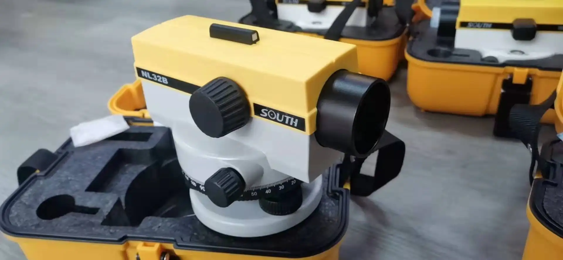 Factory supply discount price auto level South DSZ3 DSZ2 NL32B dumpy level 32X auto level