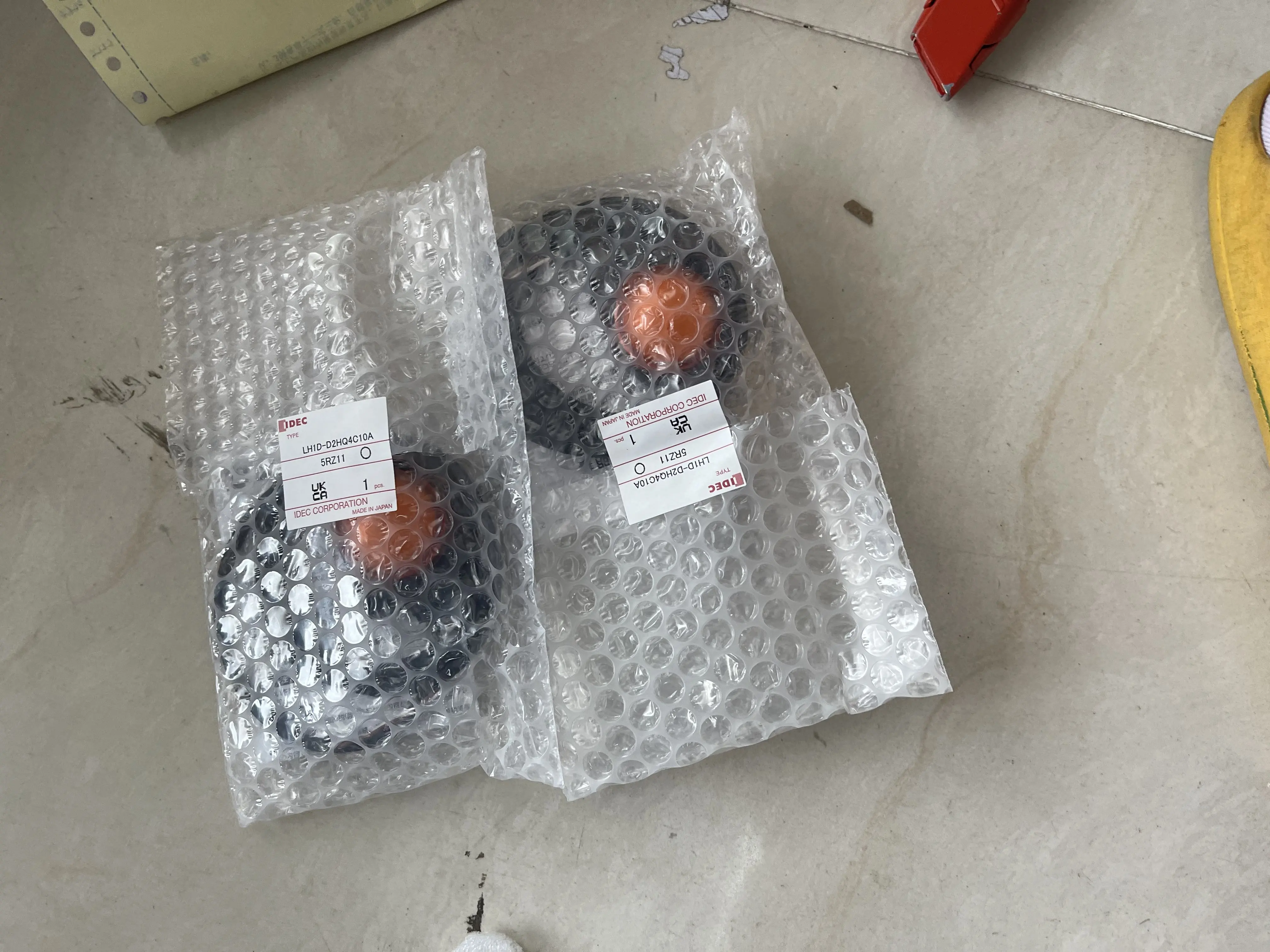 IDEC Emergency Stop Button LH1D-D2HQ4C10A IDEC Emergency Stop Button LH1D-D2HQ4C10A