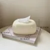 Caja de pañuelos de caramelo cuadrada y regordeta----amarillo lechoso