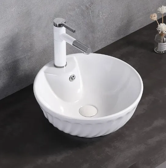 Porserang pang-banyo na mababaw na hugis irregular