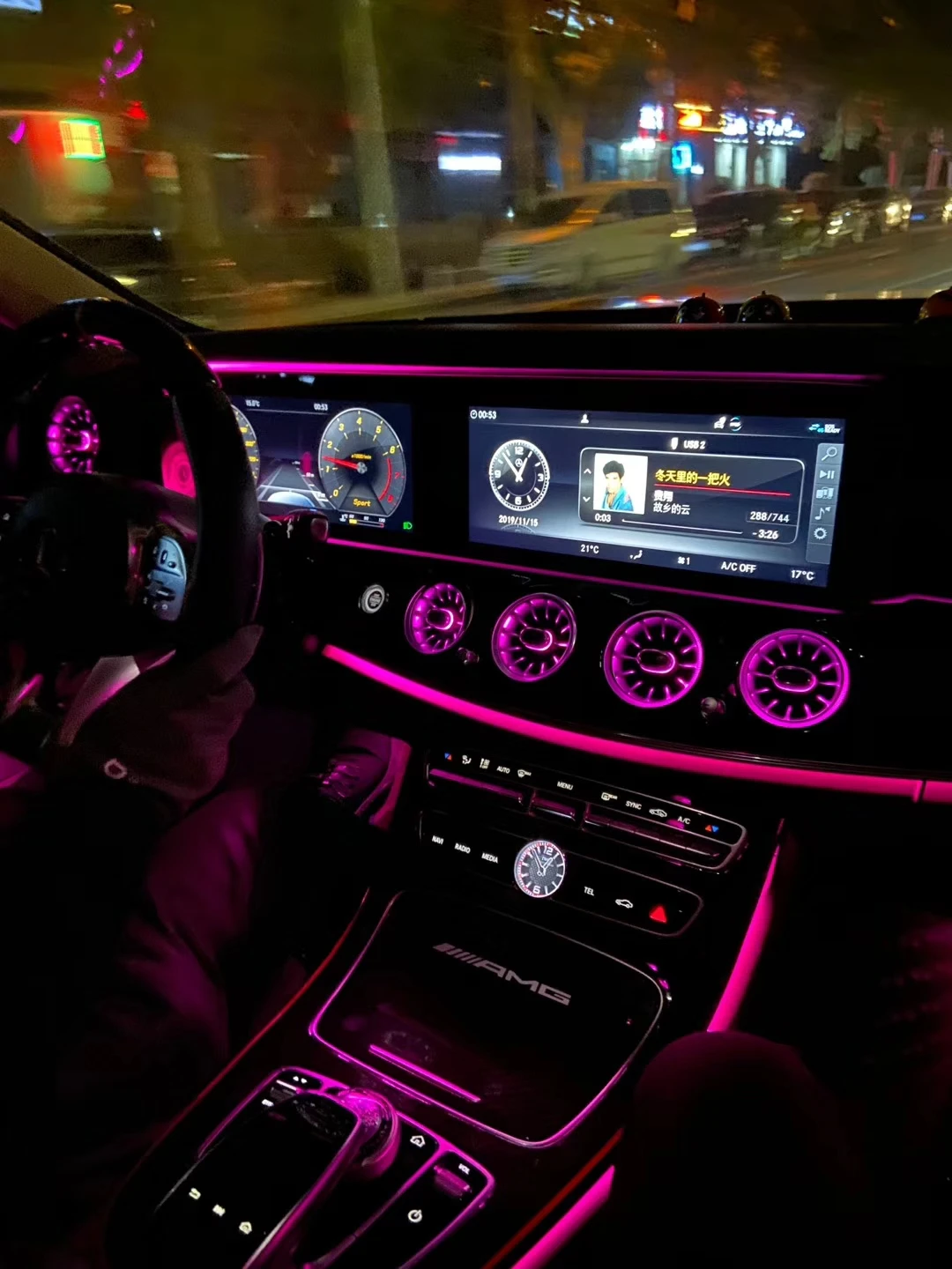 ベンツ  アンビエントライトエアーベント W213 Eクラス用 メルセデス・ベンツ E43AMG (W213) アンビエントライト 連動