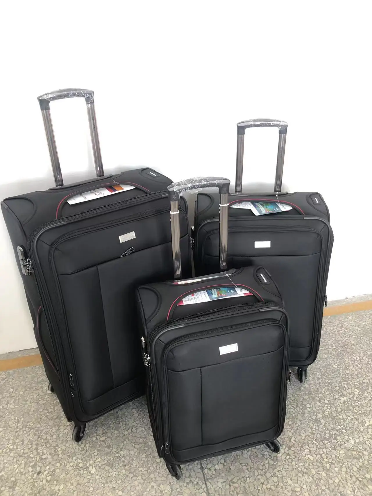 Costco shops 3 piece luggage set