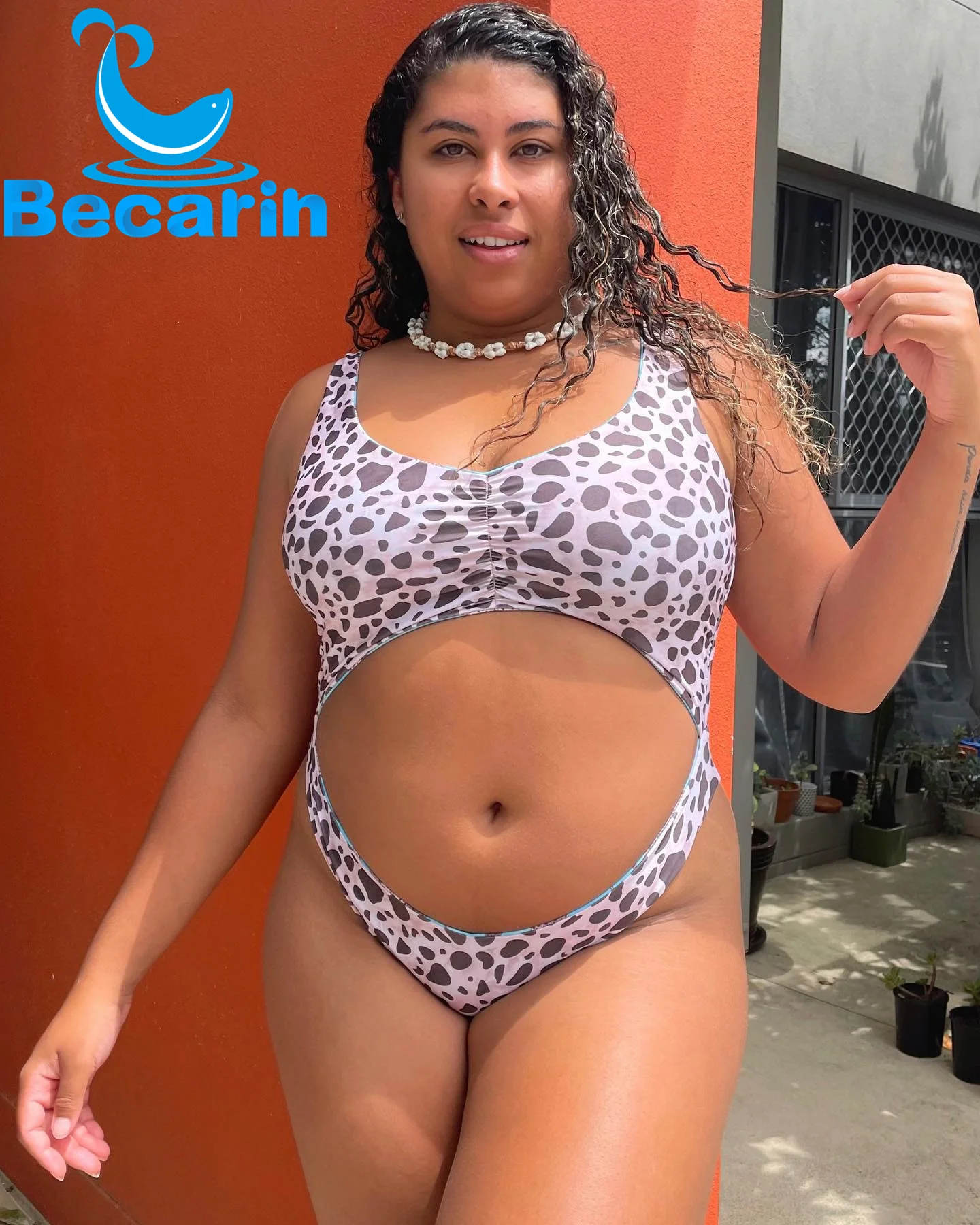 Sizni uxlatadigan va sizni sikadigan porno tomosha qiling.