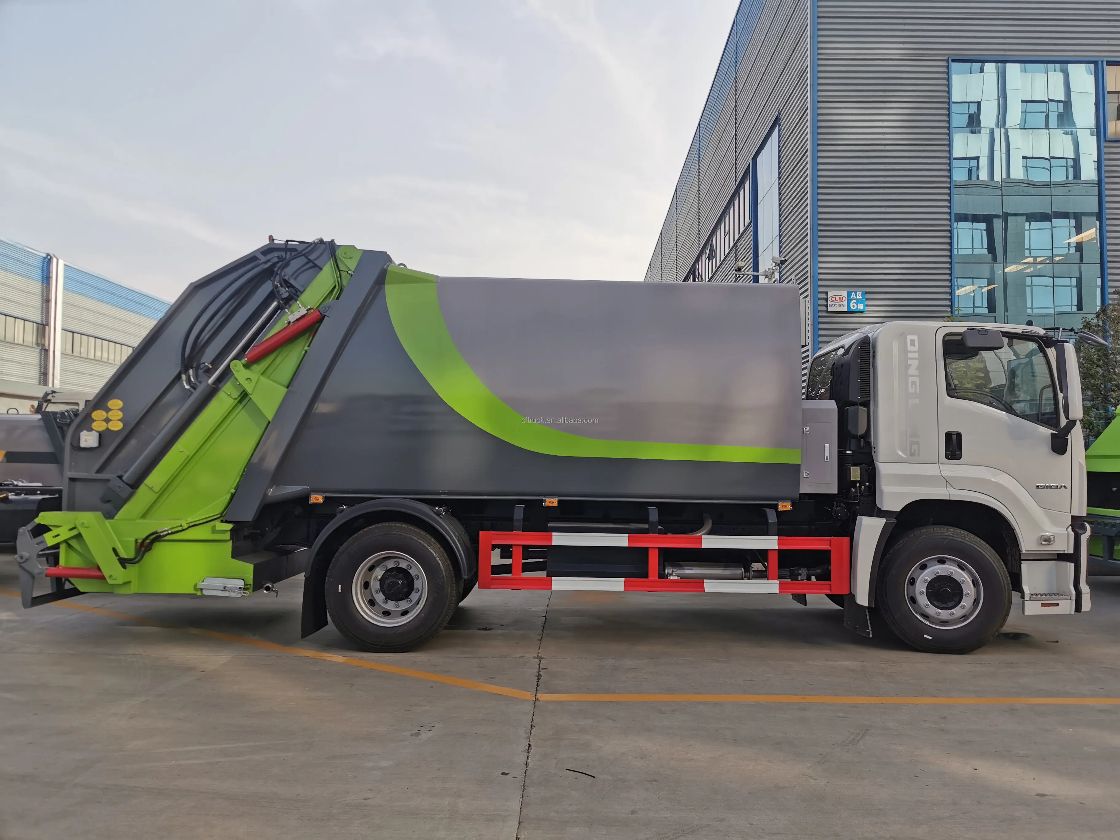 Oem Low Price Side Loading Tractores 4x2 Garbage Compactor Truck ISUZU ...