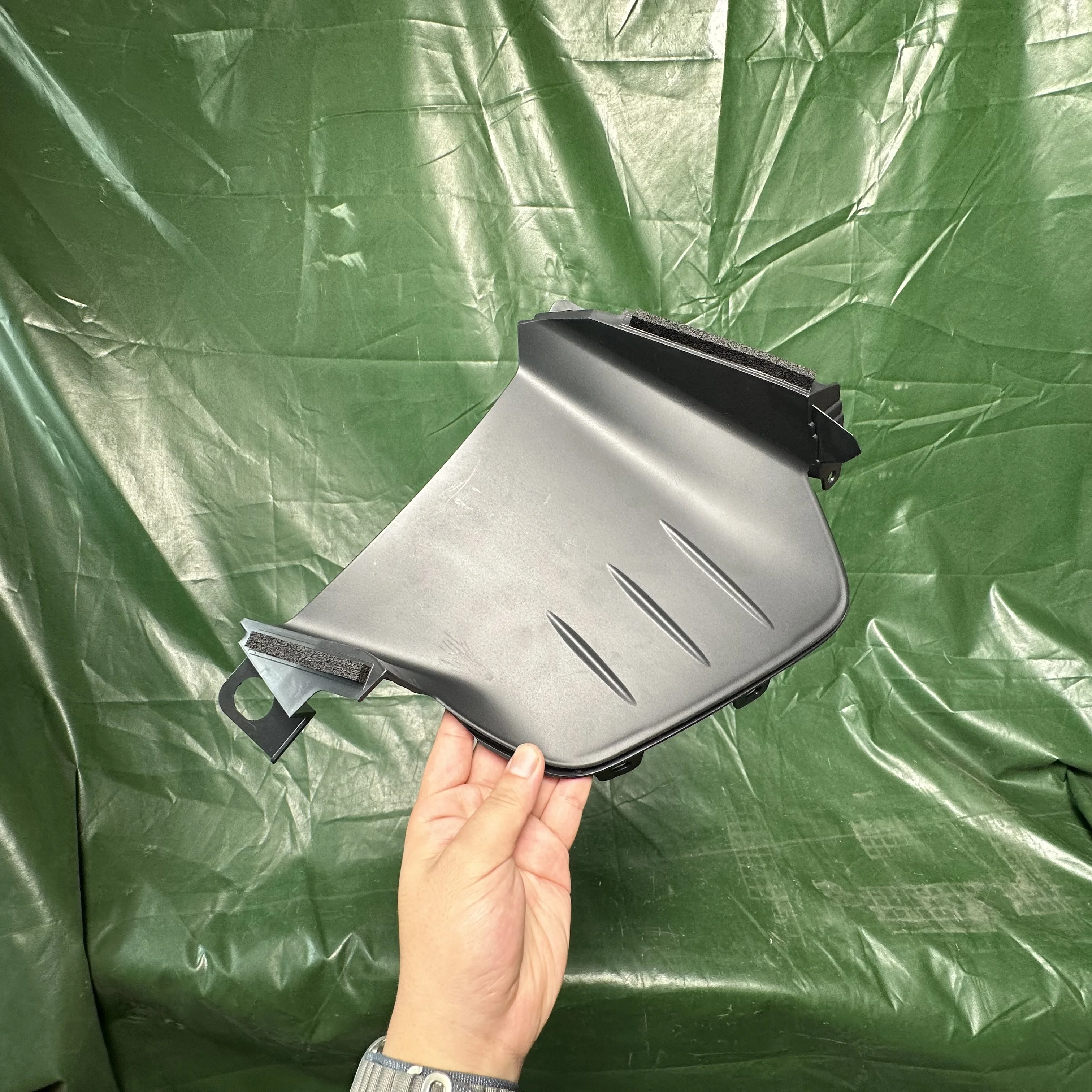 52821-42020 52822-42020 Front Bumper Air Inlet Trim Panel for