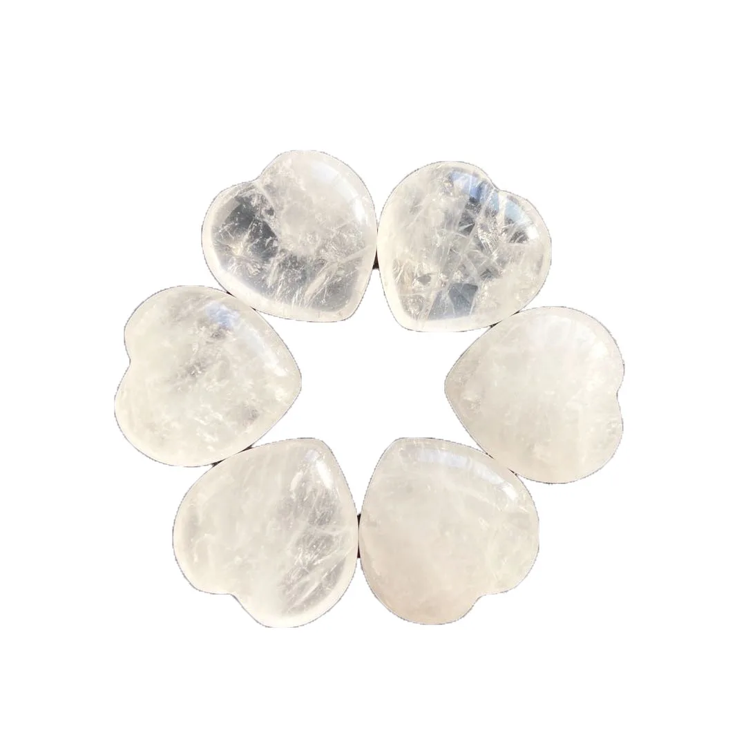 小天然岩石非常清晰的石英心形透明石英石礼品