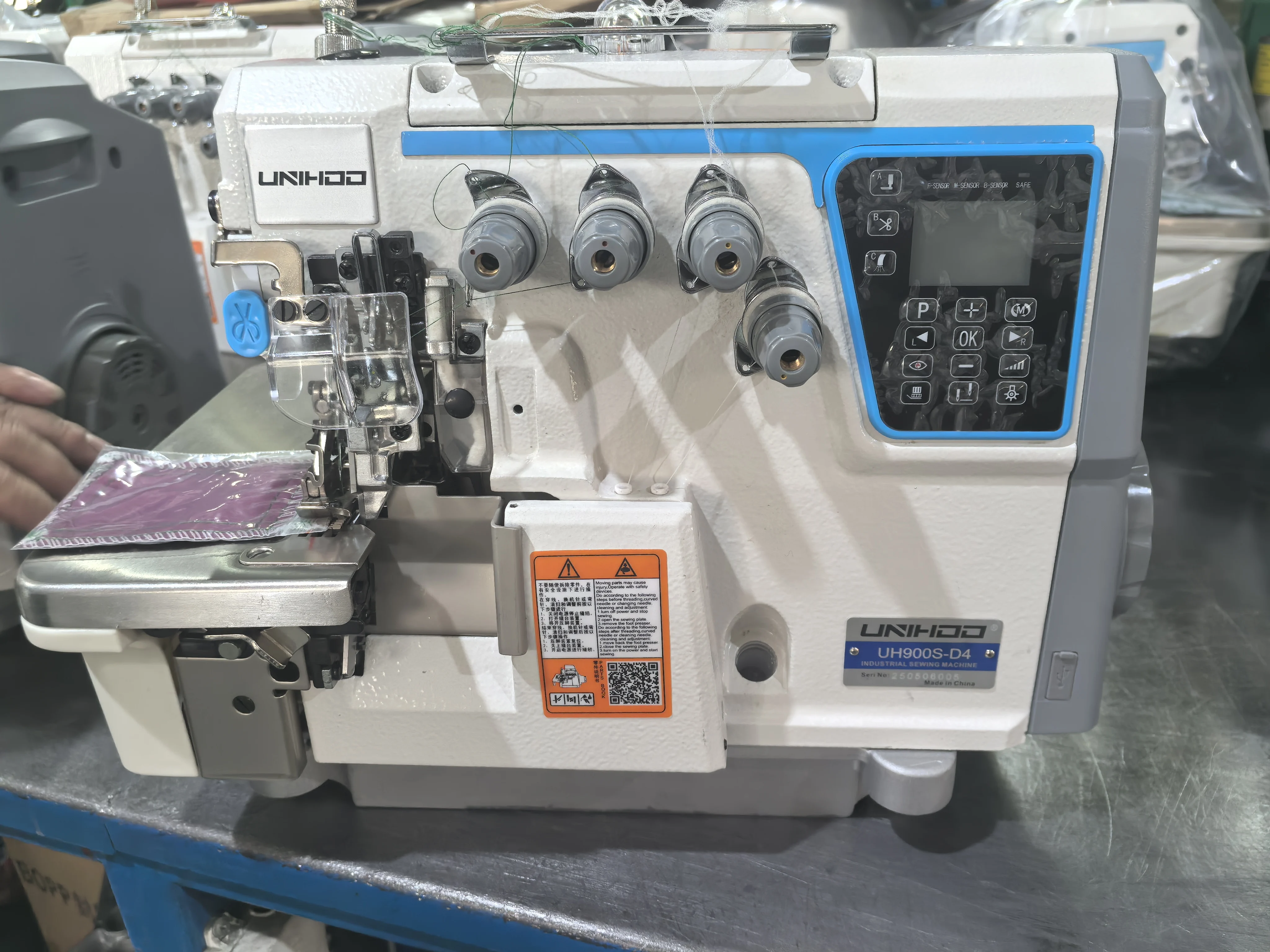 4-Thread Automatic Overlock Industrial Sewing Machine with Auto Thread Trimmer JACK Model Use for Garment Condition