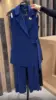 Azul oscuro