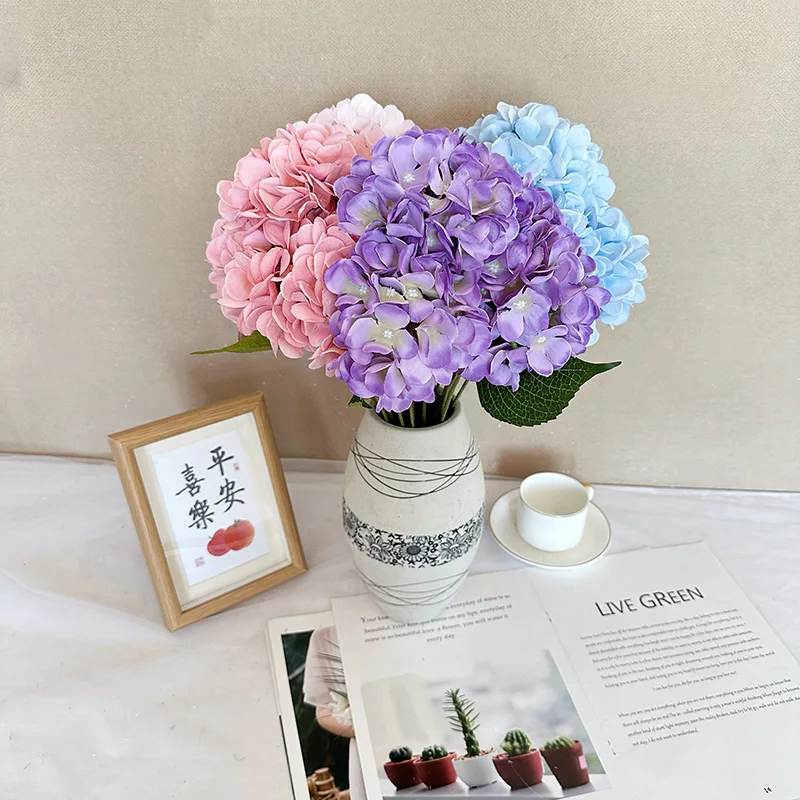 Kreatiewe maniere om vals pampasgras in jou versieringstil in te sluit