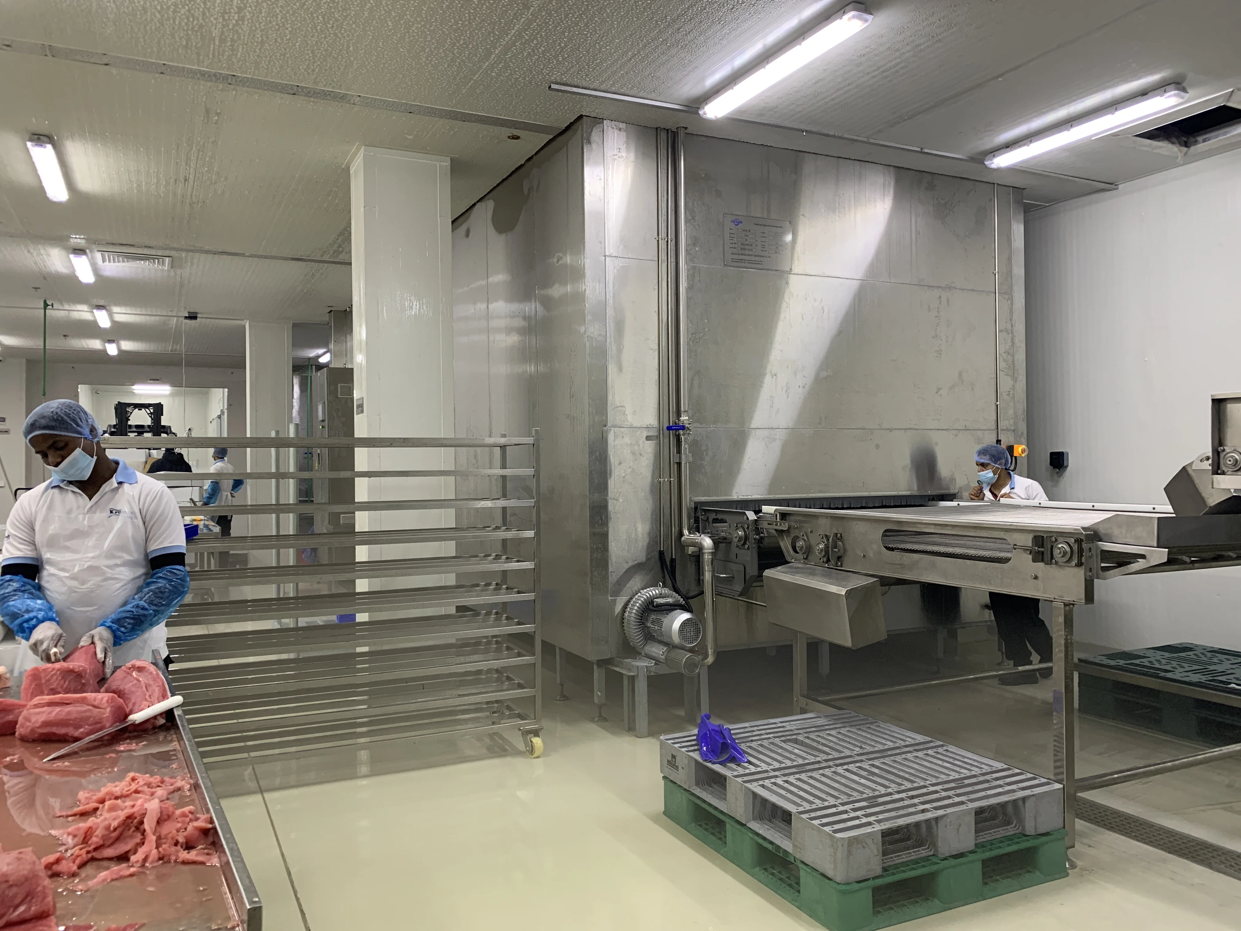 Large-capacity automatic quick-freezing tunnel freezing system for food processing plants