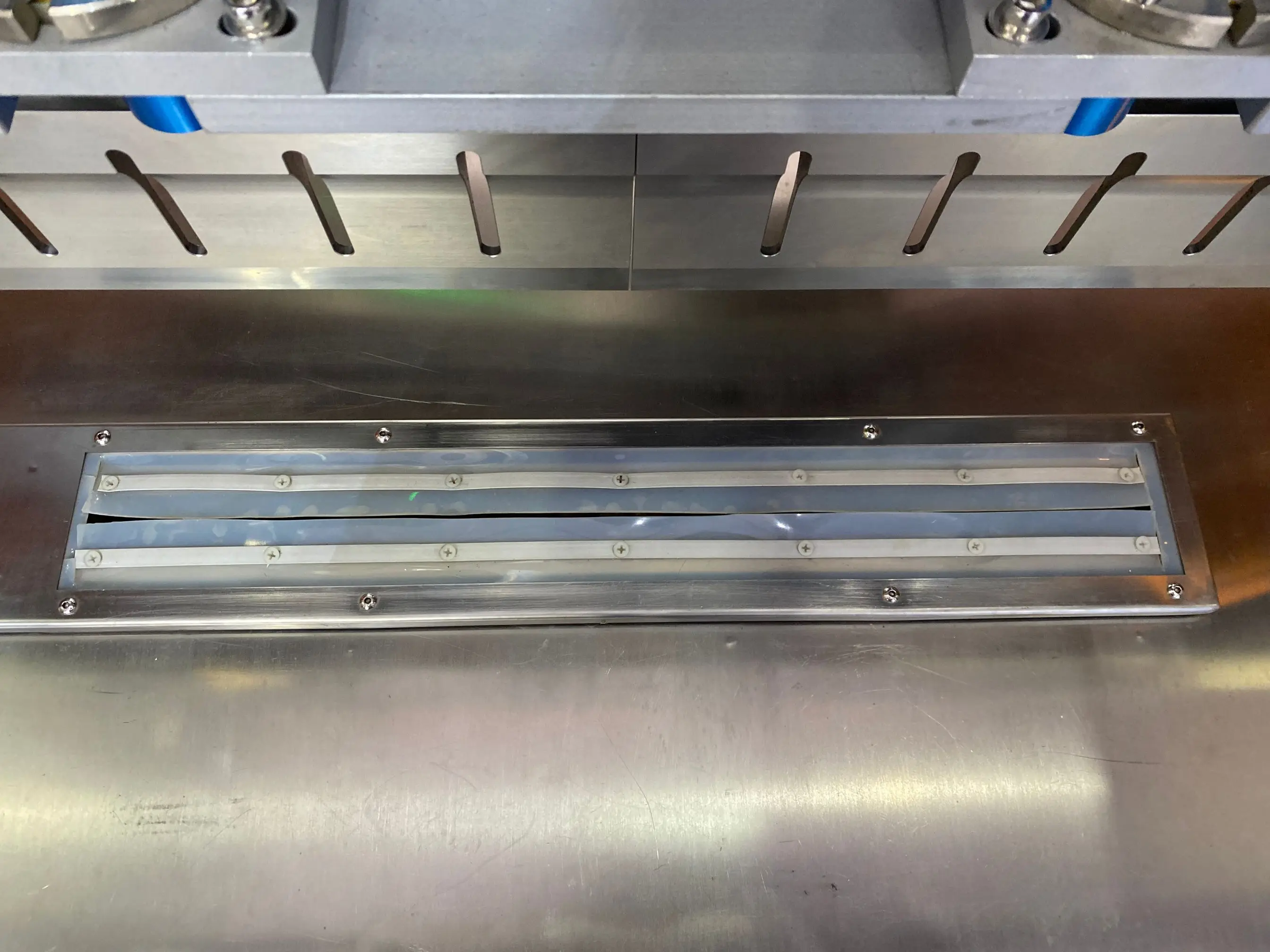 Одобренная CE ультразвуковая машина для резки тортов